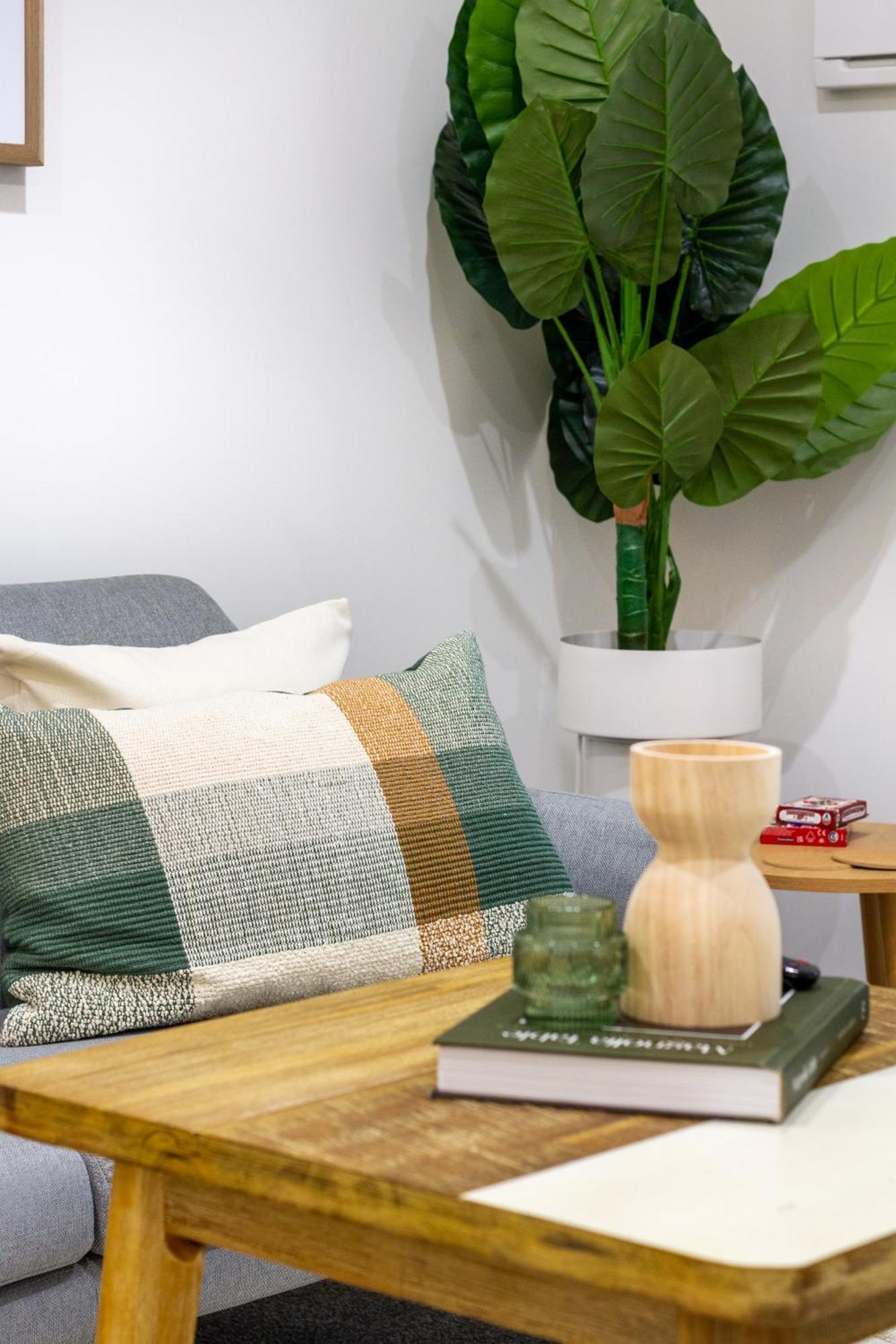 Urban Retreat: 2-Br Gem In Central Christchurch Apartment Luaran gambar