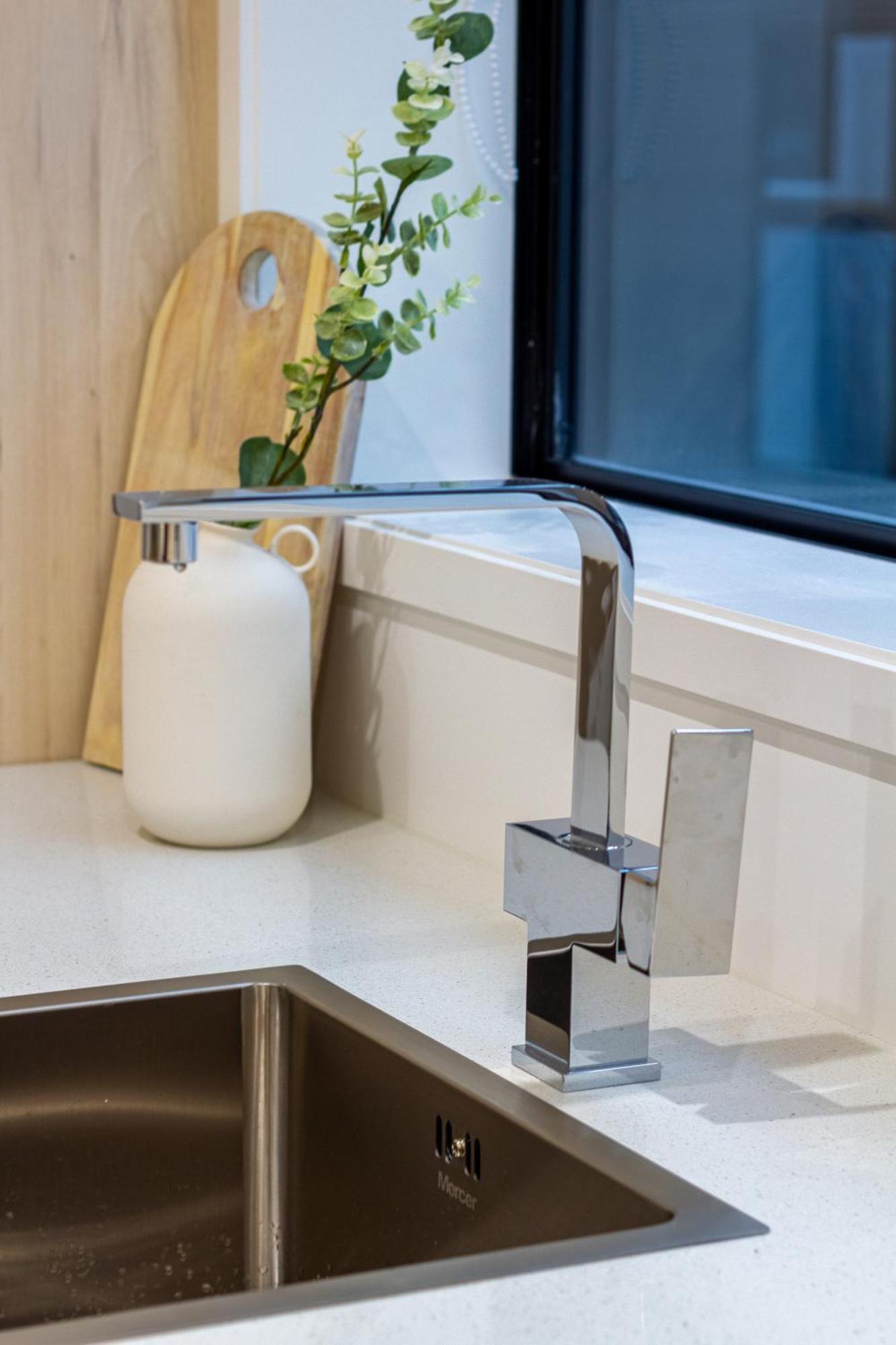 Urban Retreat: 2-Br Gem In Central Christchurch Apartment Luaran gambar
