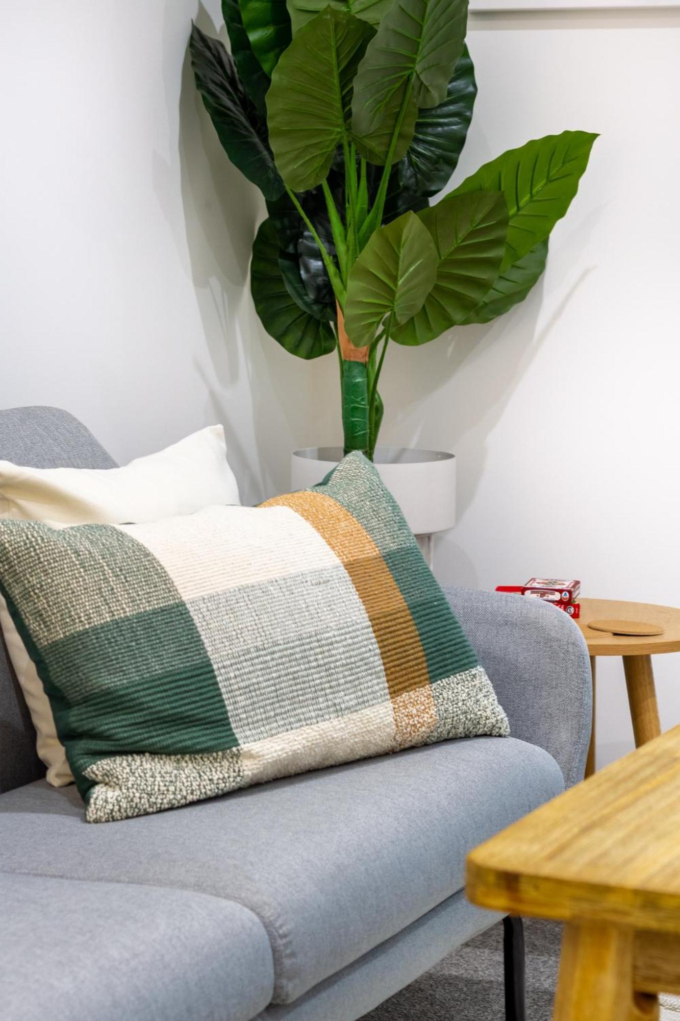 Urban Retreat: 2-Br Gem In Central Christchurch Apartment Luaran gambar